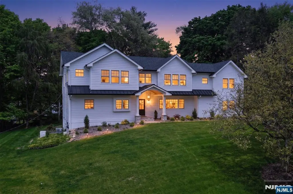 17 Grandview Avenue, Upper Saddle River, NJ 07458 - #1