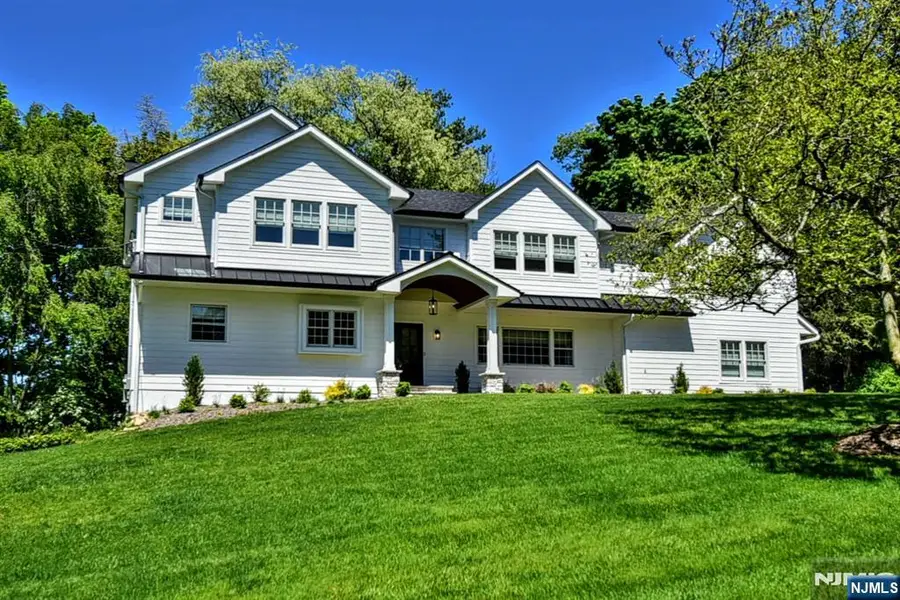 17 Grandview Avenue, Upper Saddle River, NJ 07458 - #2