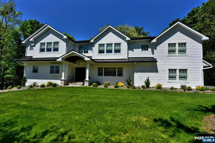 17 Grandview Avenue, Upper Saddle River, NJ 07458 - #3