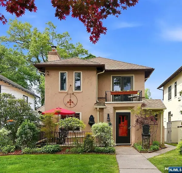 31 Martin Terrace, Hackensack, NJ 07601
