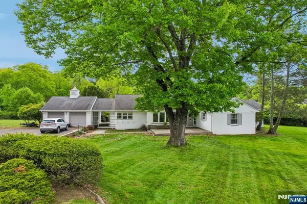 6 Saw Mill Road, North Haledon, NJ 07508