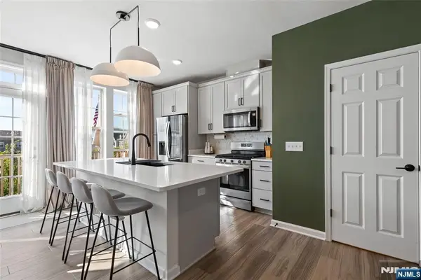 9 Arnold Drive, Wood Ridge, NJ 07075