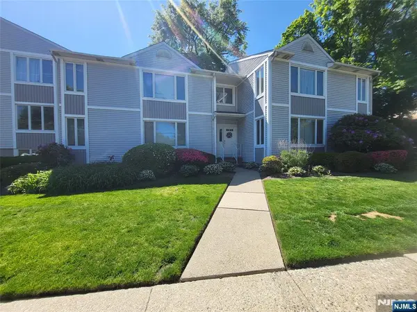 2 Grand Avenue 4, Hawthorne, NJ 07506