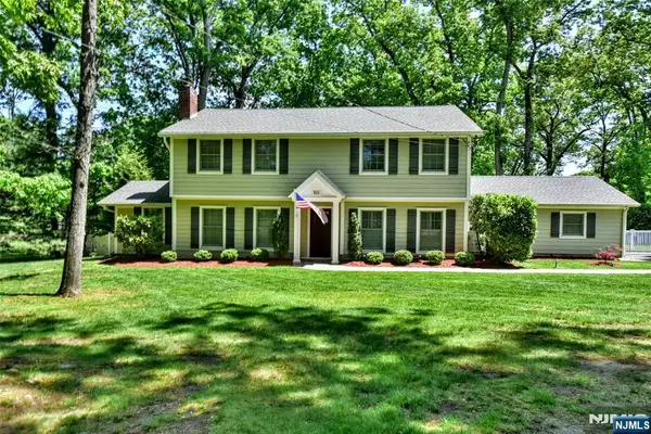 523 Ewing Avenue, Franklin Lakes, NJ 07417