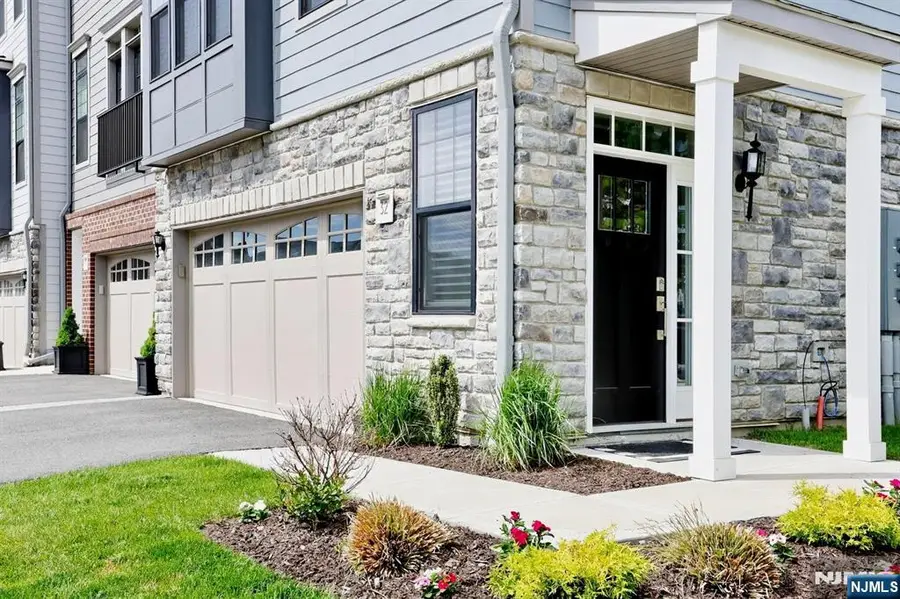 32 Melody Lane 37, Upper Saddle River, NJ 07458 - #2