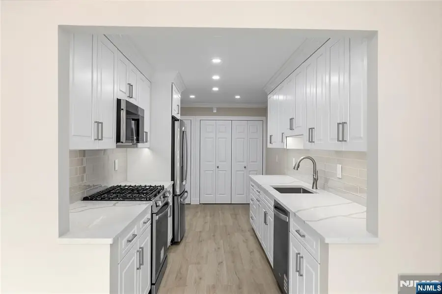 14 Holiday Court, River Vale, NJ 07675 - #2