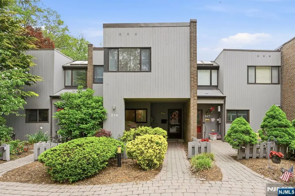 219 Pond Terrace 2B, Township Of Washington, NJ 07676 - #1