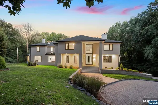 1 Lambs Lane, Cresskill, NJ 07626