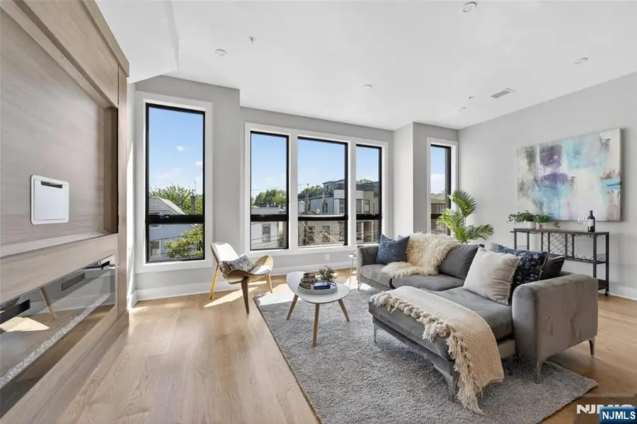 172 Griffith Street 3, Jersey City, NJ 07307 - #2