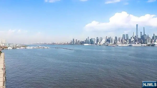 150 Henley Place, Weehawken, NJ 07086