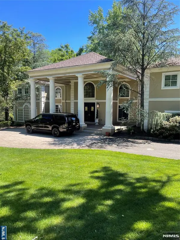 24 WILDWOOD Road, Saddle River, NJ 07458
