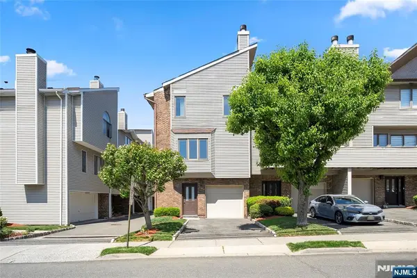 161 Roosevelt Place, Palisades Park, NJ 07650