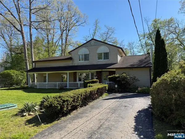 23 Lavina Trail, Jefferson Township, NJ 07438