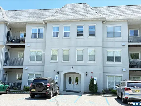 608 Brittany Drive 608, Wayne, NJ 07470