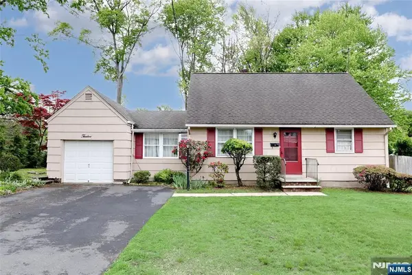 12 Beverly Lane, Waldwick, NJ 07463