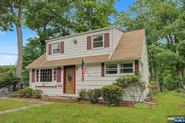 40 Dacotah Avenue, Oakland, NJ 07436