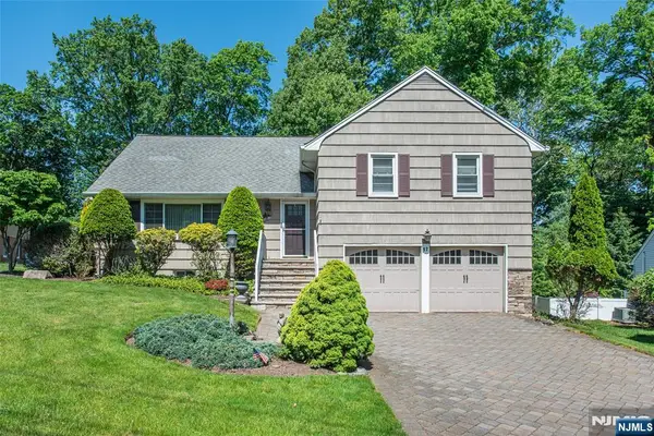 17 Morningside Circle, Little Falls, NJ 07424