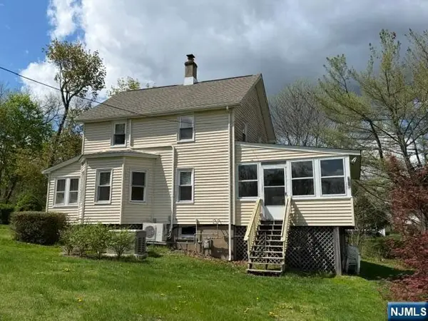 10 Bellows Lane, Montville Township, NJ 07082