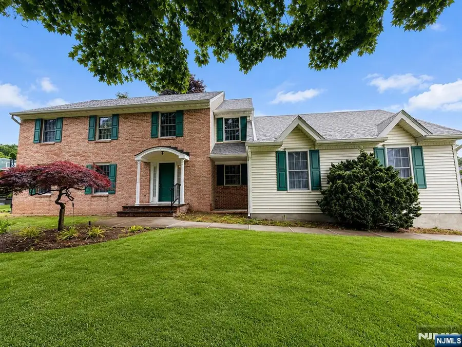 2 Rogers Court, Midland Park, NJ 07432 - #3