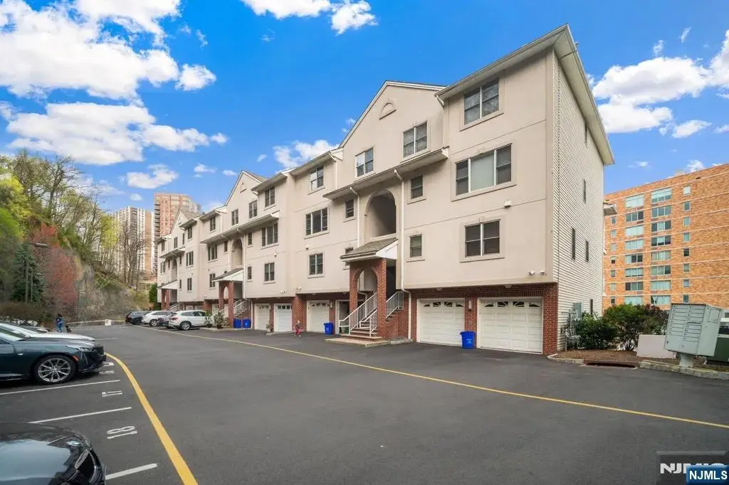 9 Legend Hills Drive, Edgewater, NJ 07020 - #1