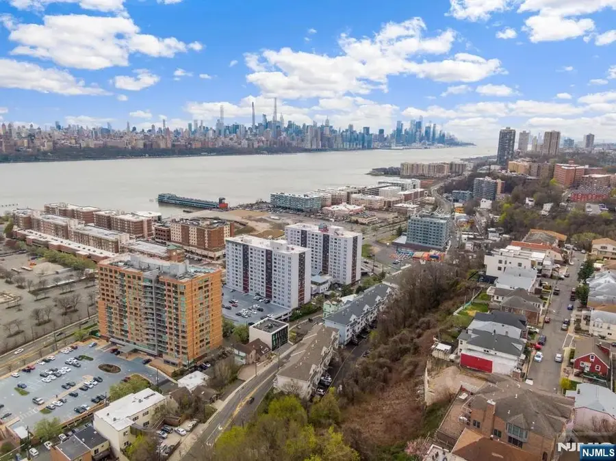 9 Legend Hills Drive, Edgewater, NJ 07020 - #2