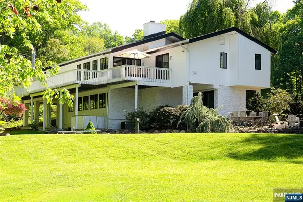 165 Hoover Drive, Cresskill, NJ 07626