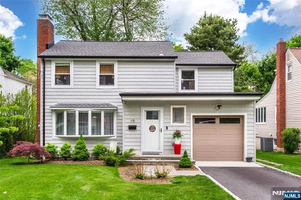 19 Plymouth Place, Roseland, NJ 07068