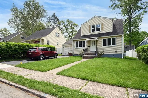 28 Livingston Place, Teaneck, NJ 07666