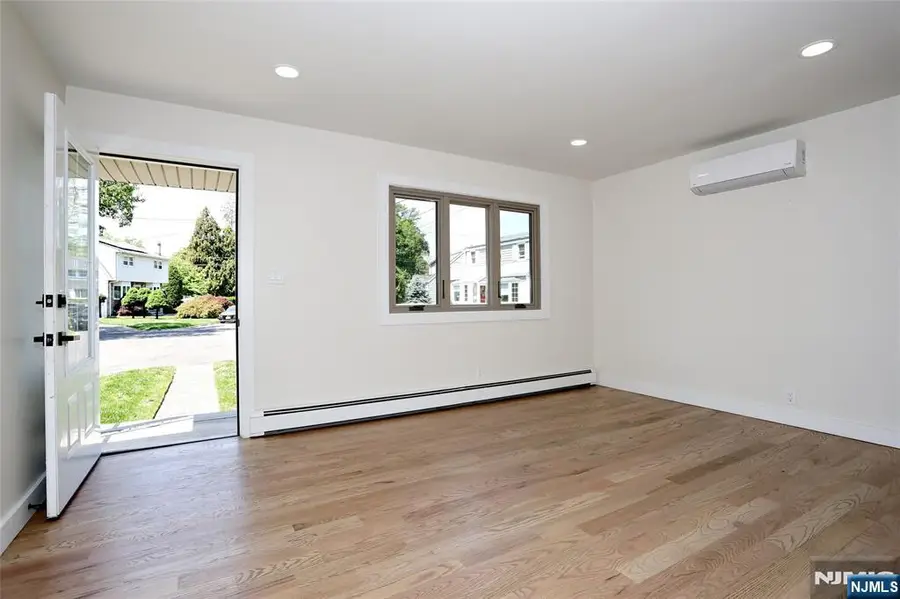 20 Dojean Court, Bergenfield, NJ 07621 - #3