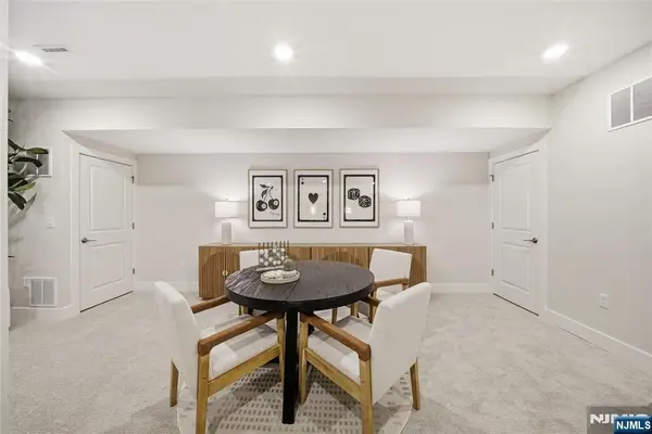 11 Pimlico Place, Oakland, NJ 07436