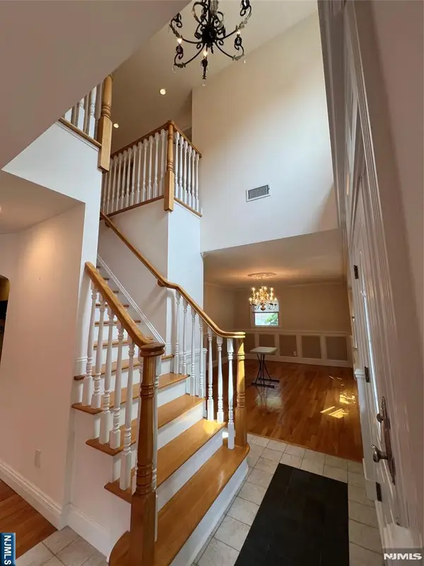 41 Circle Drive, Paramus, NJ 07652
