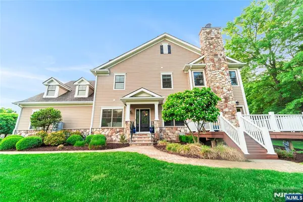 32 Cherrywood Court 7004, River Vale, NJ 07675