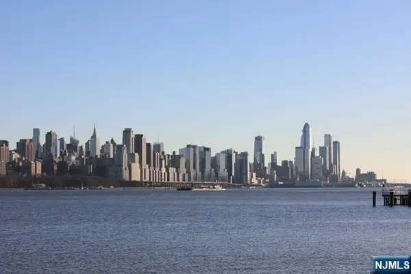 331 Promenade, Edgewater, NJ 07020