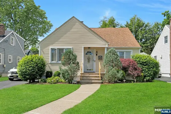 45 W Oldis Street, Rochelle Park, NJ 07662