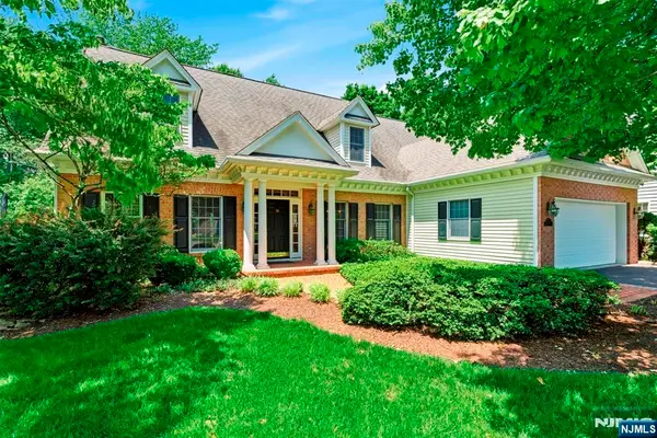 7 Alex Court, Wyckoff, NJ 07481