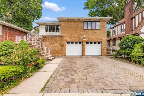 1042 Harvard Place, Fort Lee, NJ 07024