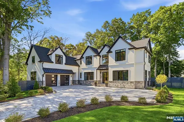 11 Forcier Court, Tenafly, NJ 07670