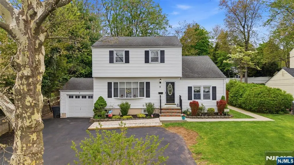 7 Spier Drive, Livingston, NJ 07039 - #1