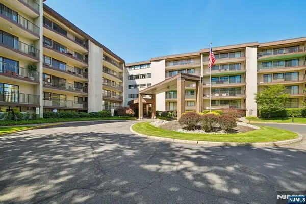 521 Piermont Avenue 428, River Vale, NJ 07675
