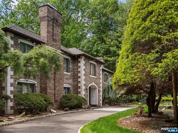708 Ashmont Road, Franklin Lakes, NJ 07417