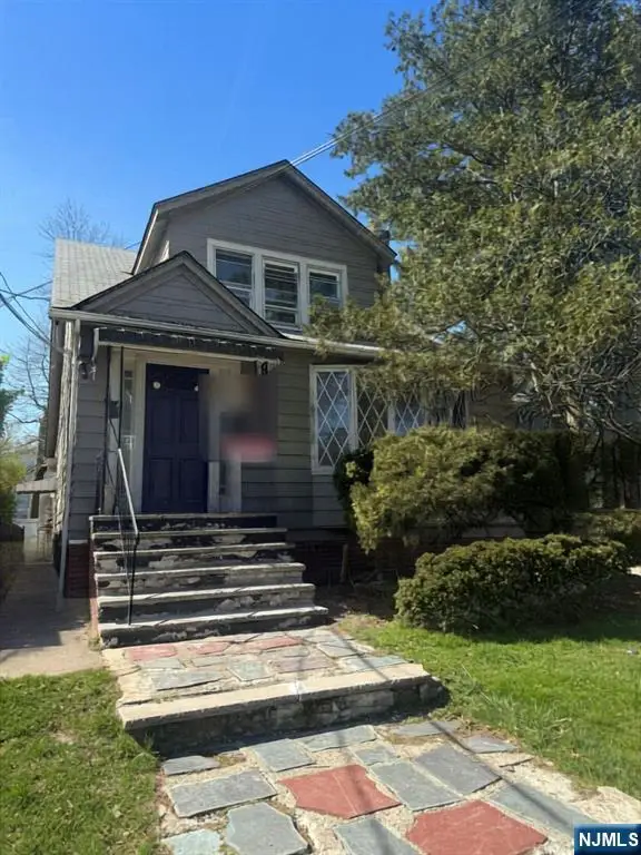 12 Hillcrest Road, Maplewood, NJ 07040