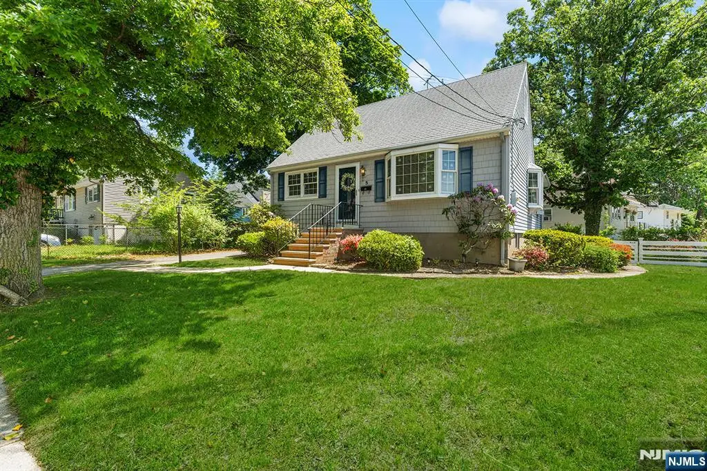 5 Oakwood Terrace, Bloomingdale, NJ 07403 - #1