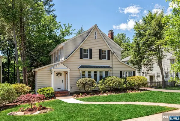 552 Hillcrest Road, Ridgewood, NJ 07450
