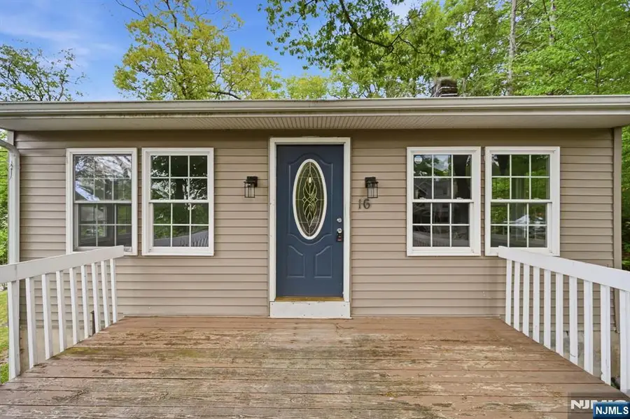 16 Morsemere Road, Upper Greenwood Lake, NJ 07421 - #3
