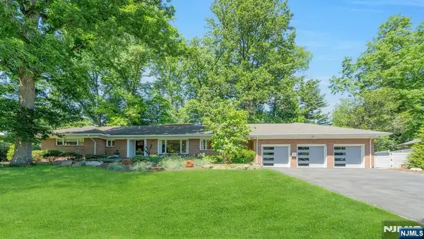 130 Pearl Brook Drive, Clifton, NJ 07013