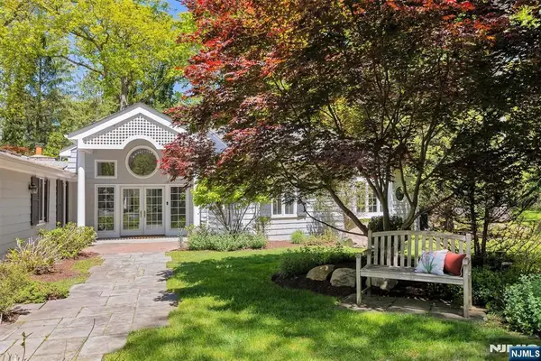 1 Hickory Lane, Roseland, NJ 07068