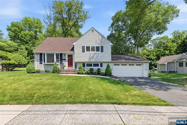 77 White Pond Road, Waldwick, NJ 07463