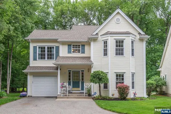 11 Burnham Drive, Pequannock Township, NJ 07444