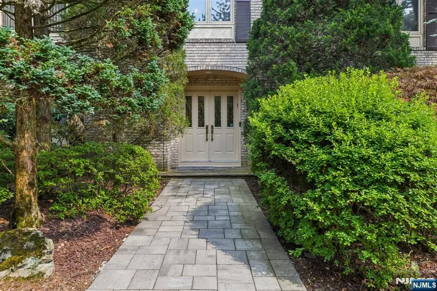 12 Sandalwood Drive, Livingston, NJ 07039 - #3