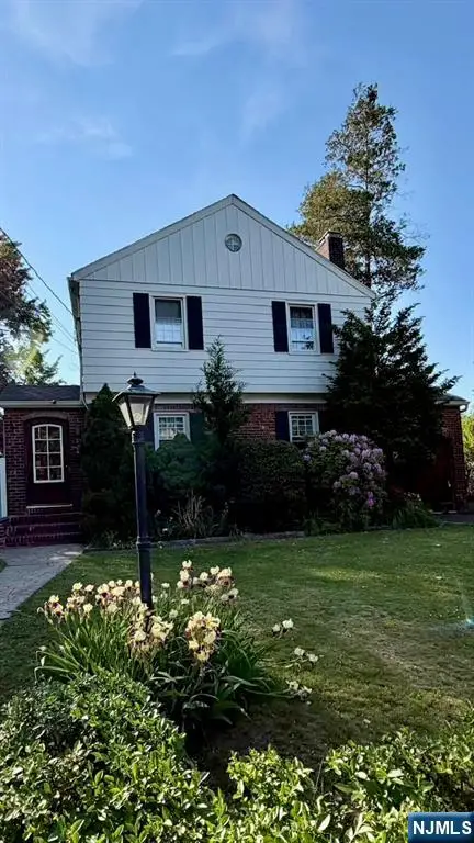 33 Harvey Avenue, Rochelle Park, NJ 07662 - #1